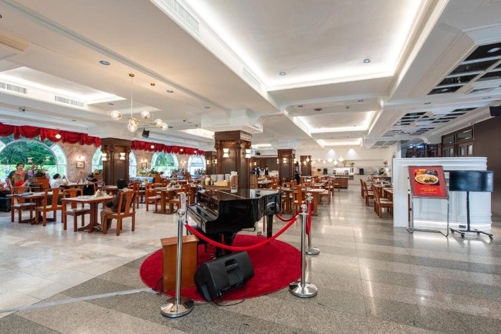 Dining space and table arrangement