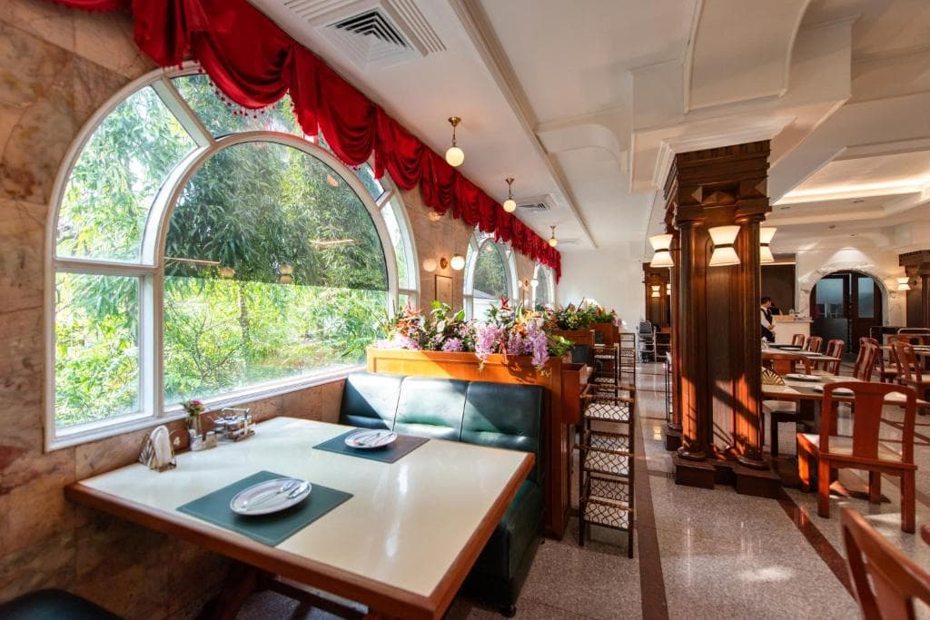 Saint Coffee Shop and Lobby Bar